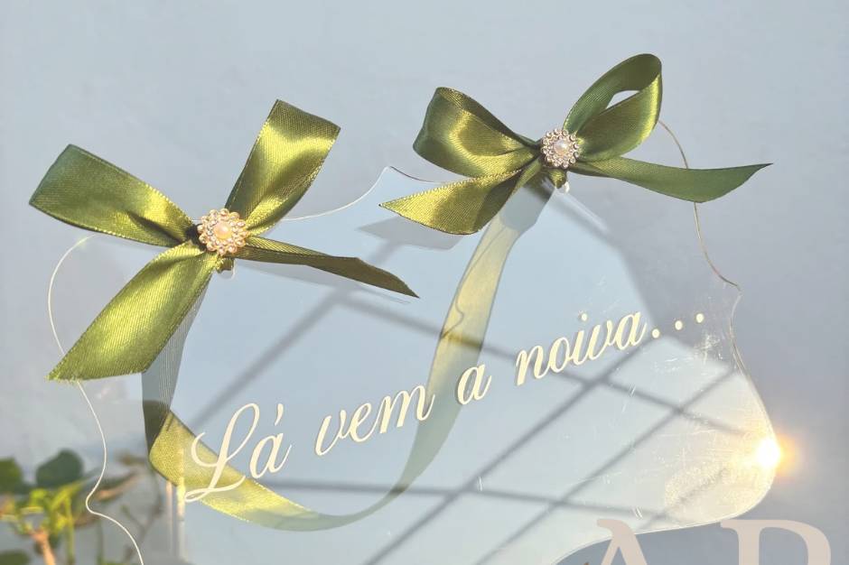 Placa para menina de alianças