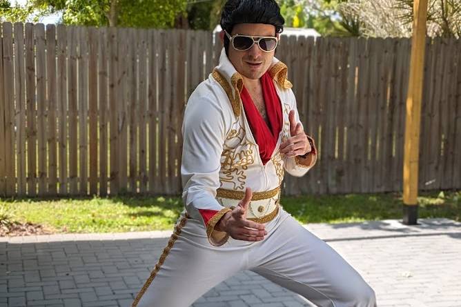 Singing Elvis