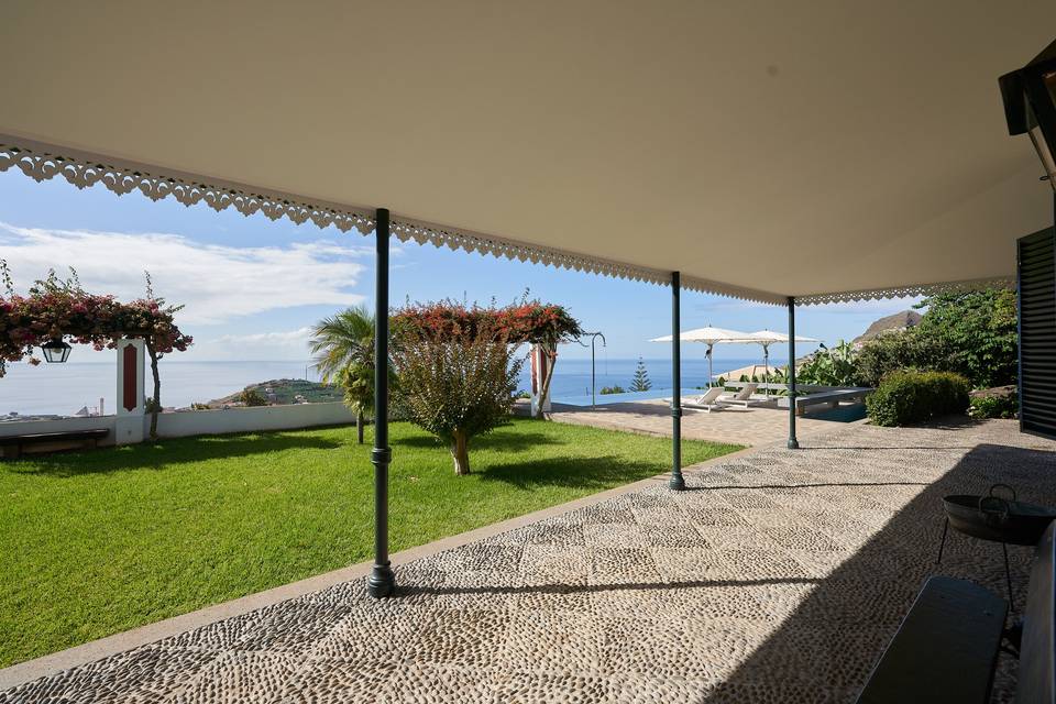 Amplitude do alpendre.