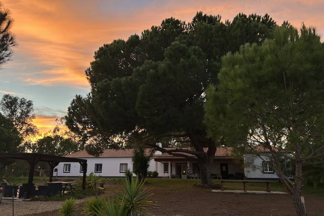 Frente da casa ao pôr do sol