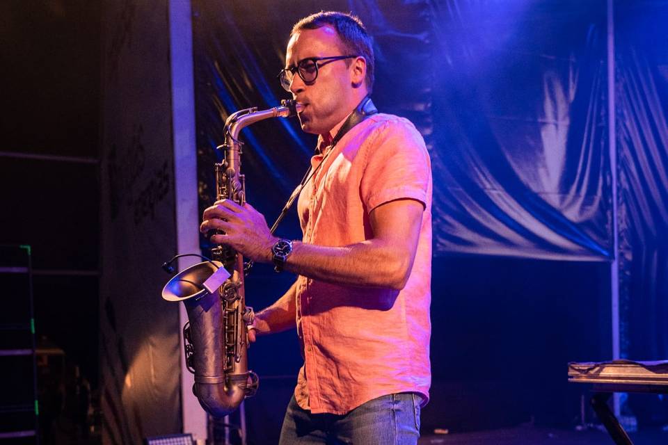 Saxofonista Filipe Antunes - Sax e DJ