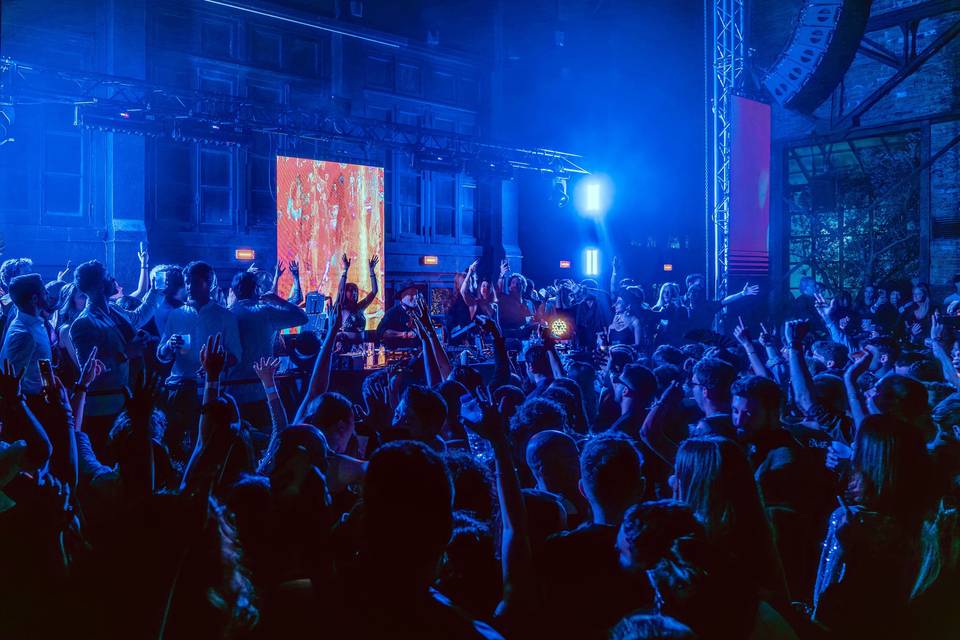 Festa c/Audiovisuais no espaço