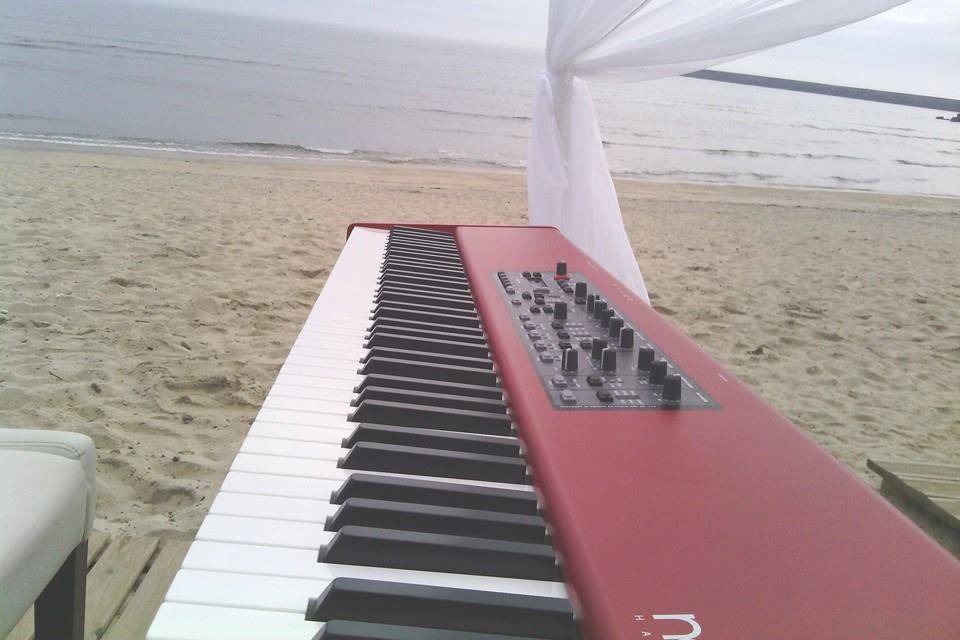 Piano Digital na Praia