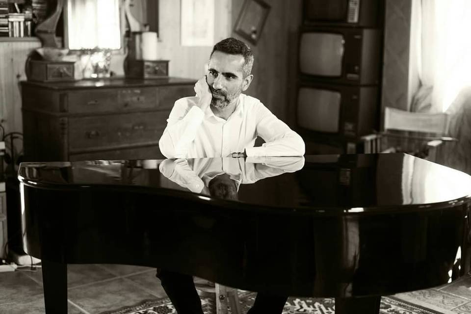 Paulo Vatayan - piano de cauda