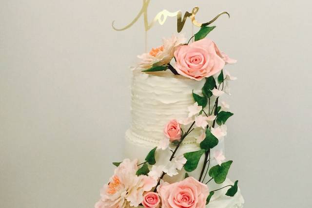 Bolo com rosas em tom de rosa