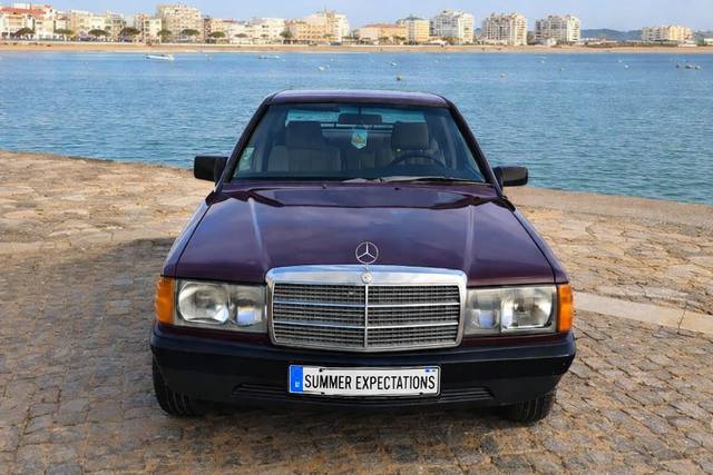 Mercedes clássico bordô: Com u