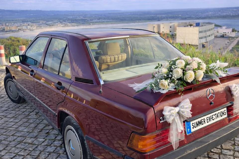 Mercedes clássico bordô