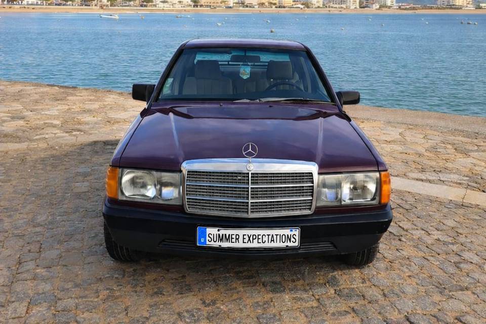 Mercedes clássico bordô: Com u