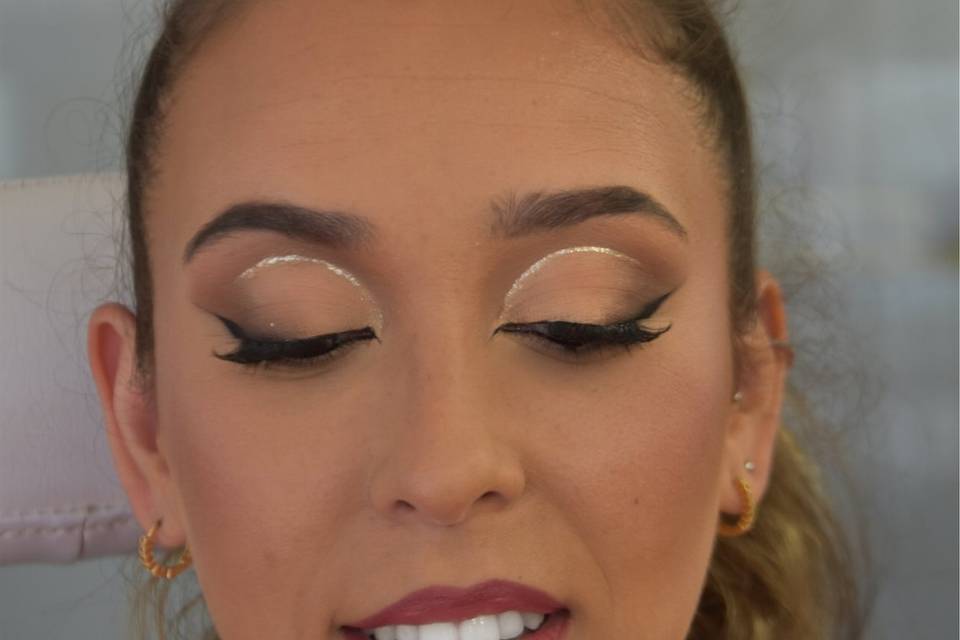 Cut crease com eyeliner egípcio