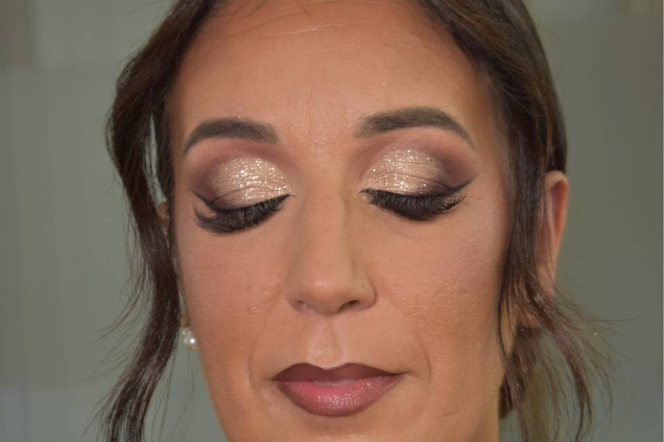 Cut crease com eyeliner egípcio