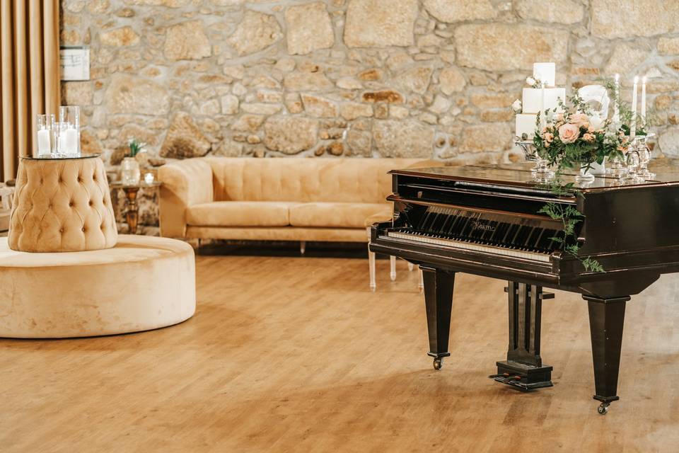Piano na área lounge