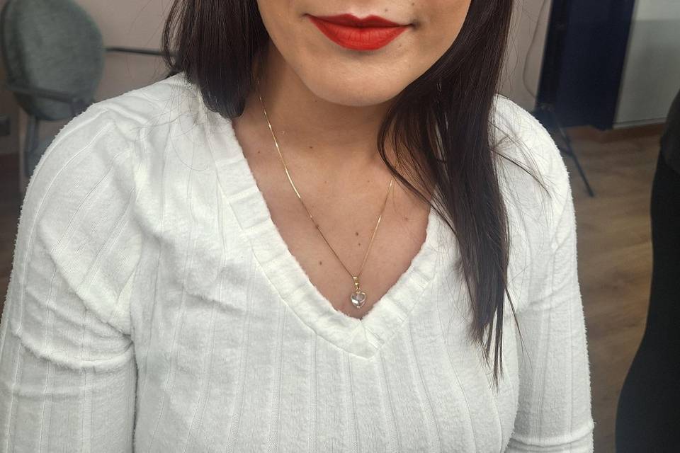 Eyeliner with red lips