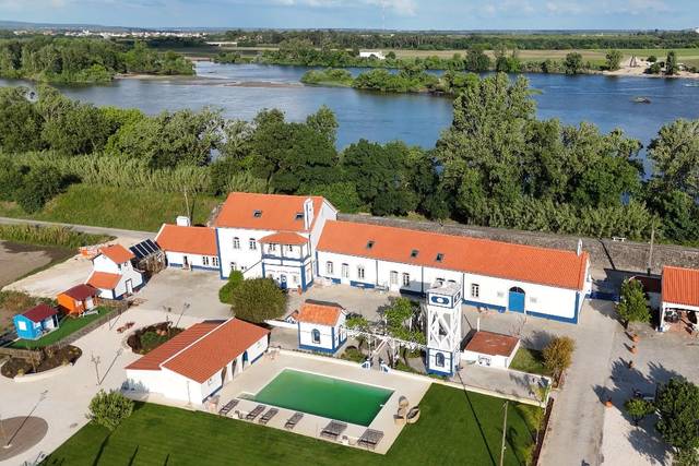 Marchanta Riverside Hotel