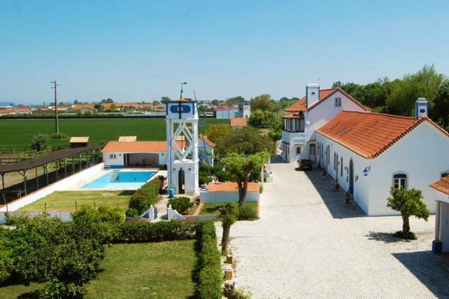 Marchanta Riverside Hotel