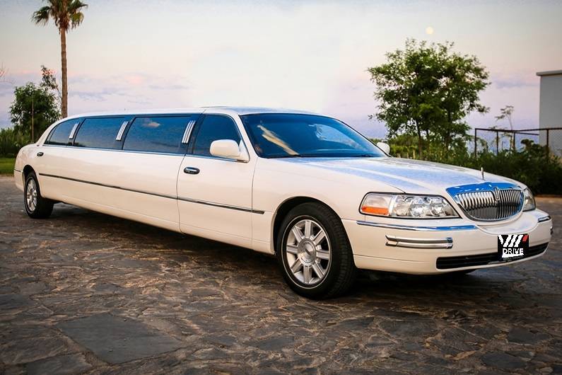 Vip limousines lincoln branca