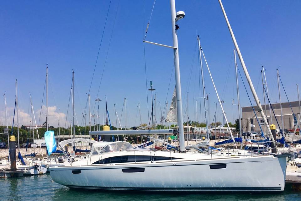 Barco catamaran 18 paxs