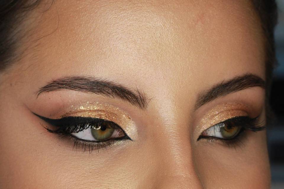 Makeup glam gold