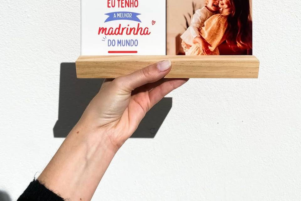 Base de madeira com 2 azulejos