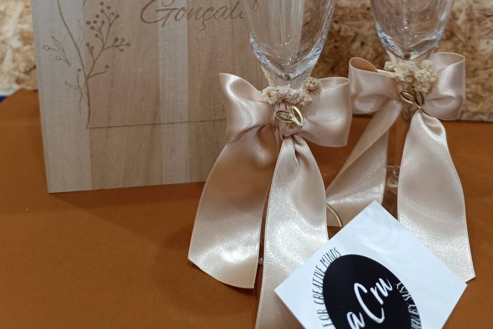 Conjunto caixa com copos
