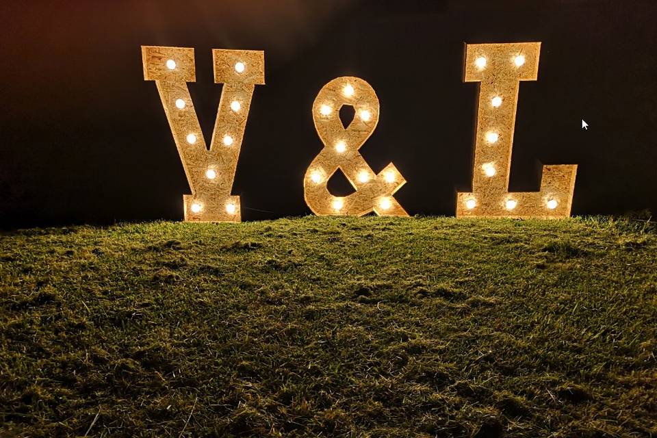 V & L