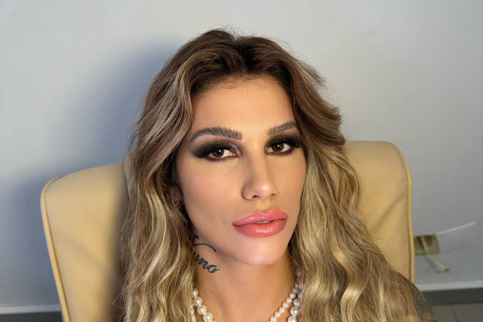 Débora Pereira Maquiadora Hairstyling