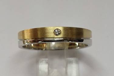 Aliança ondulada diamante
