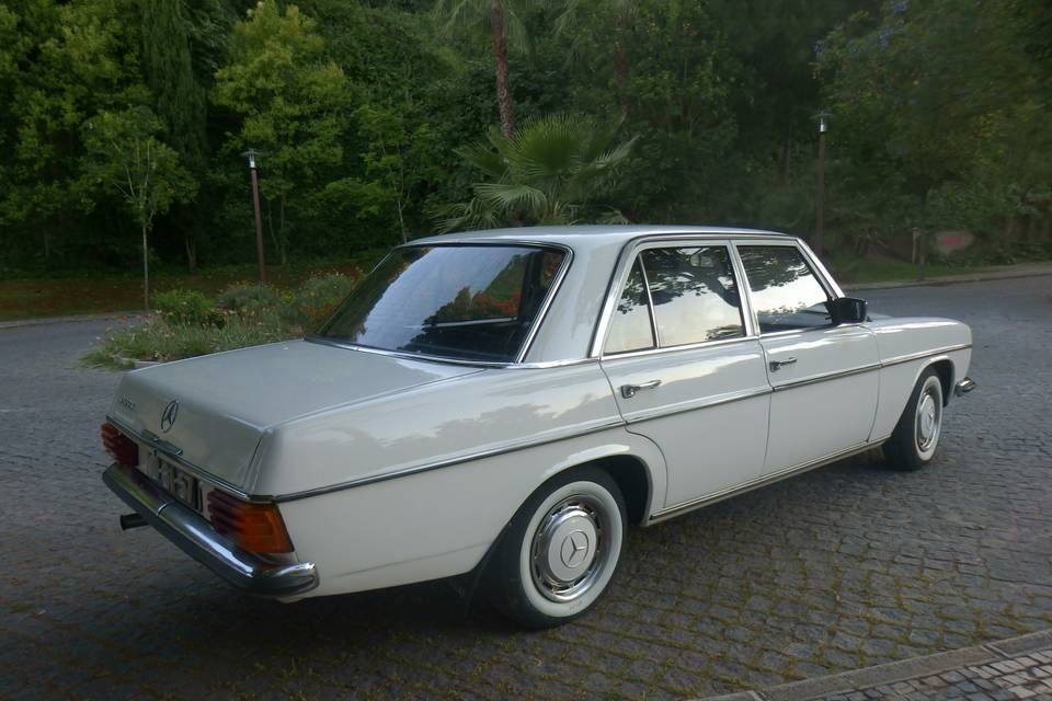 Mercedes 220