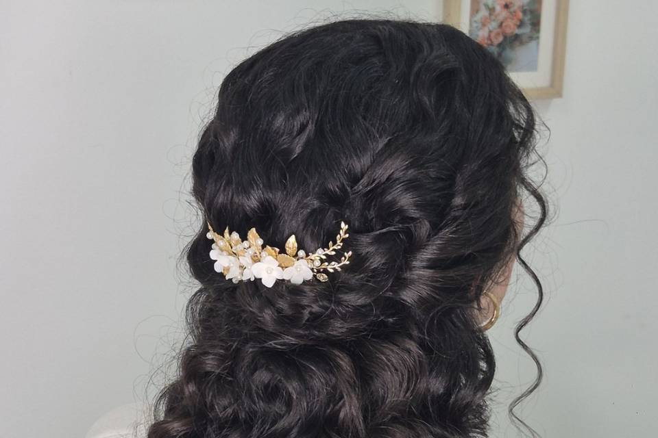 Penteado em cabelo cacheado