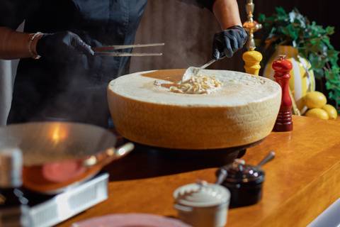 Massa no queijo Grana Padano