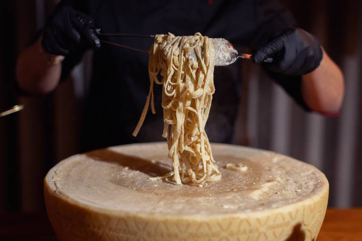 Massa no queijo Grana Padano