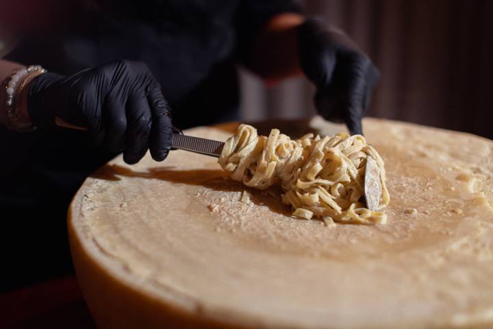 Massa no queijo Grana Padano
