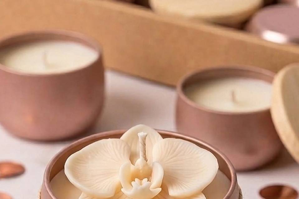 Vela com orquidea em cera