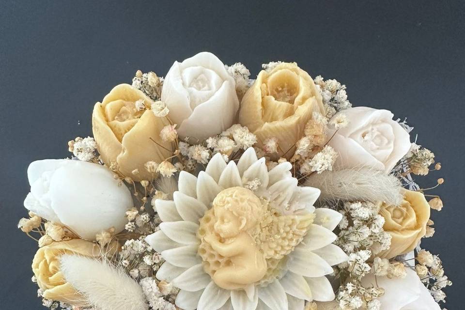 Arranjo em flores de cera perf