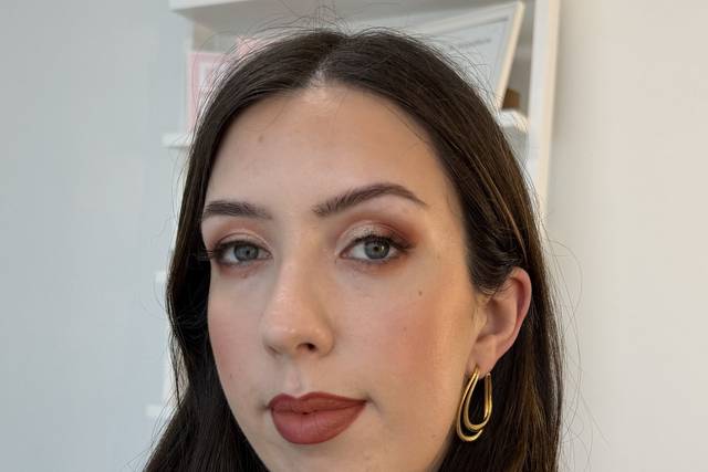 Semi-cut crease elegante.