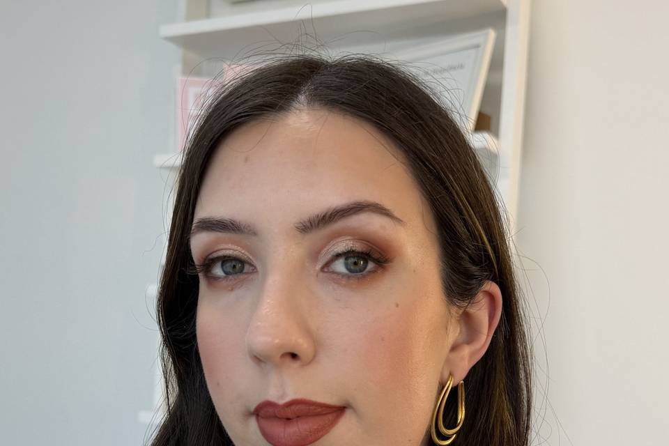 Semi-cut crease elegante.