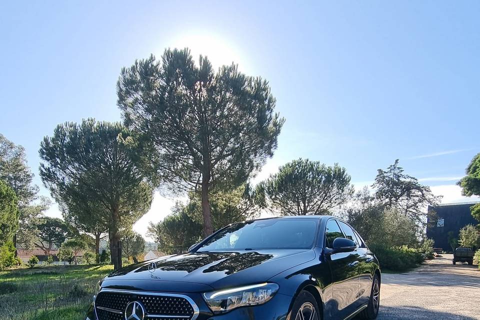 Luxury Sedan - MB E-CLASS