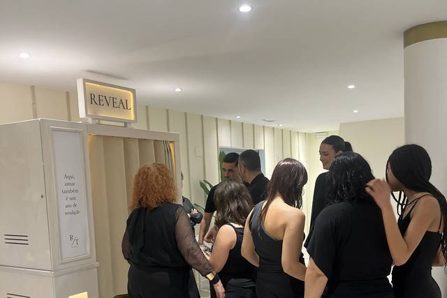 Reveal - Luxury Photobooth Experiences