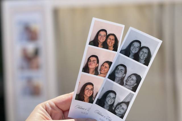 Três poses, duas tiras