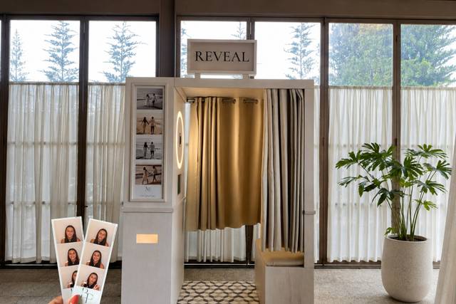 Reveal - Luxury Photobooth Experiences