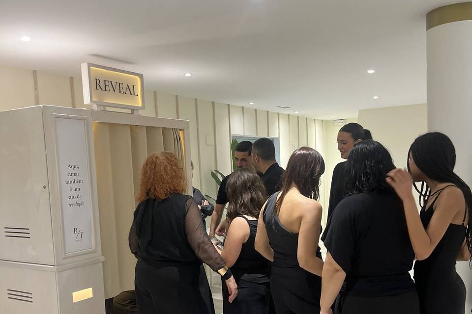 Reveal - Luxury Photobooth Experiences