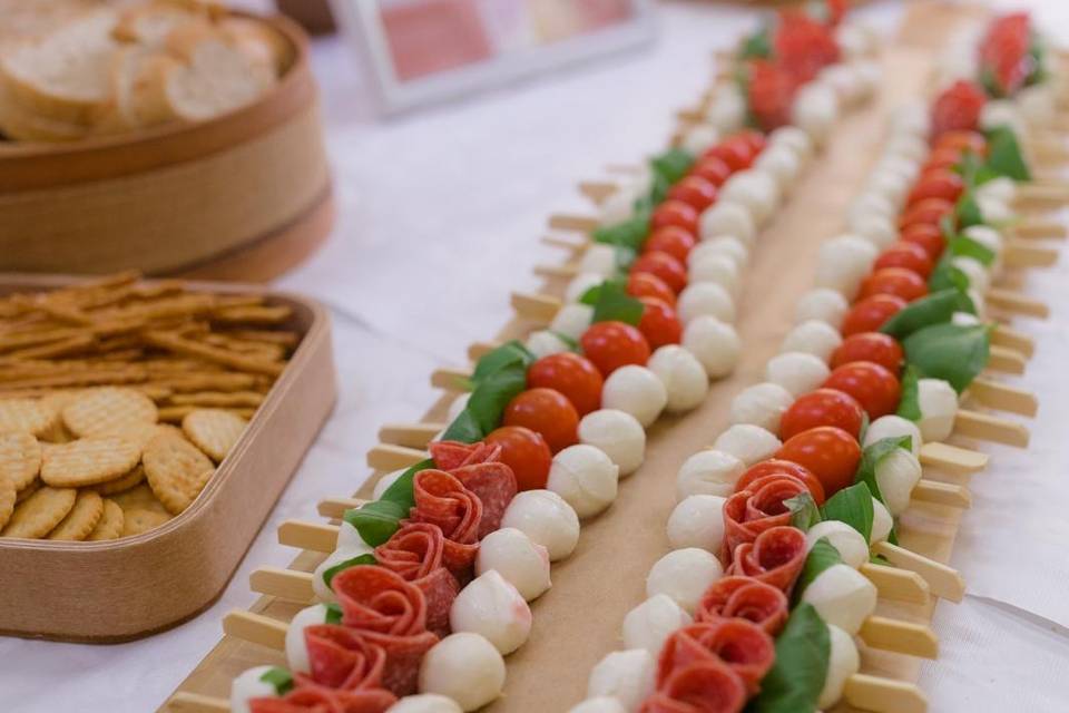 Espetadas mozarela e salame