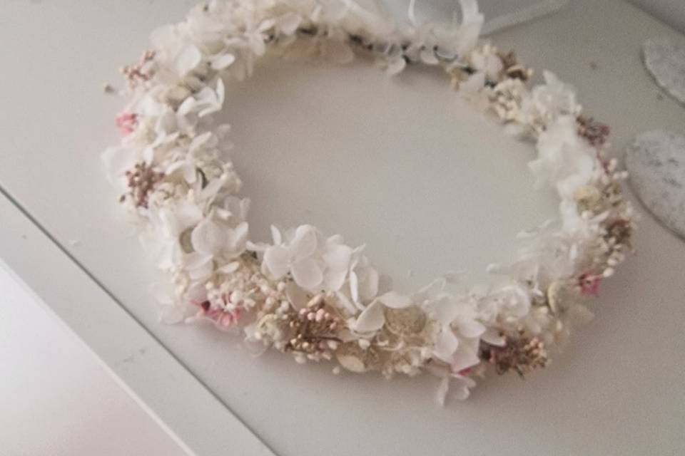 Coroa de flores preservadas