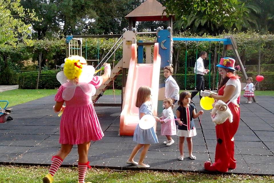 Cadeira para Salão de Beleza Infantil - kids - Fusca com musica em