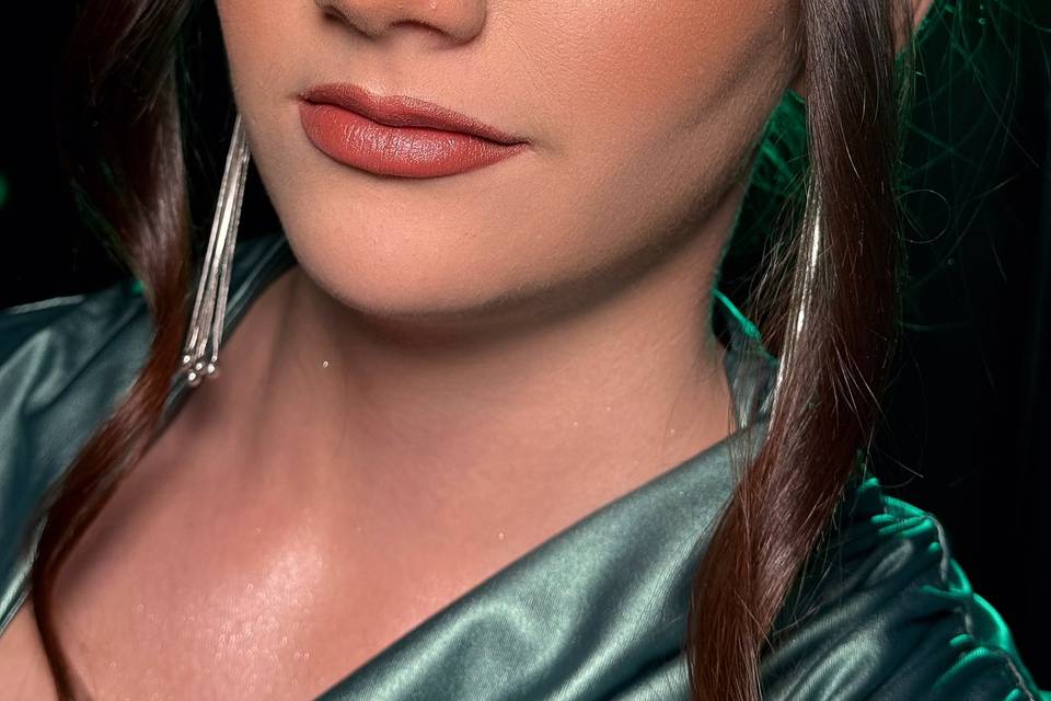 Smokey eye make up