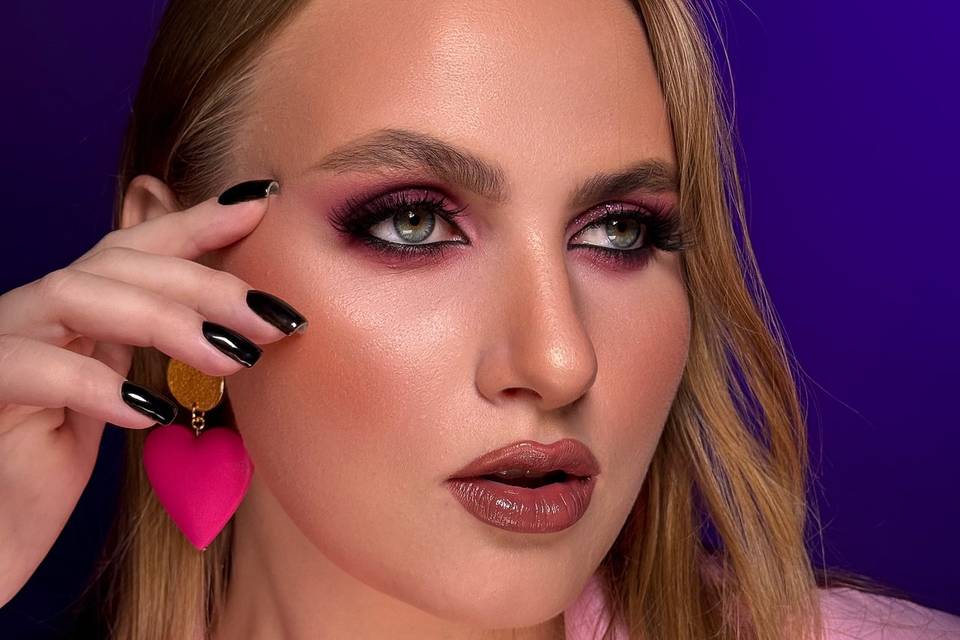 Smokey eye make up