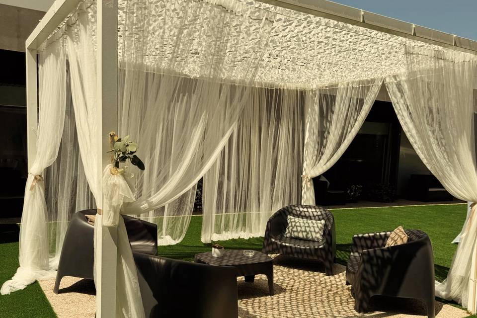 Exterior cocktail