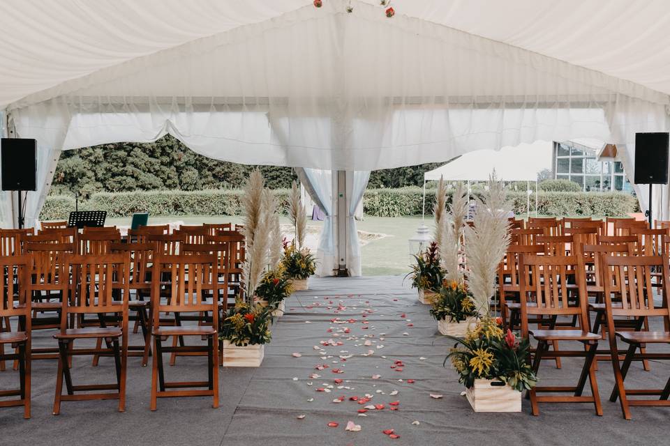 Tenda com alcatifa