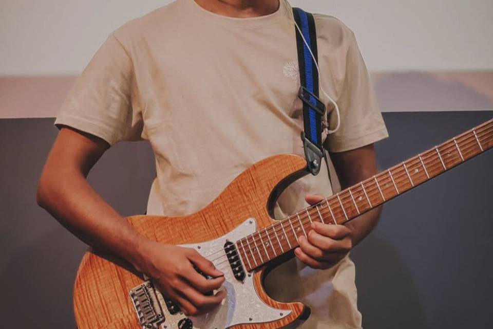 Guitarra e violão por Tiago