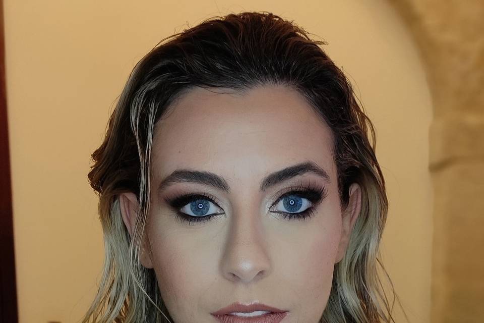 Make up smokey glam