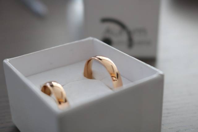 Alianças amendoadas